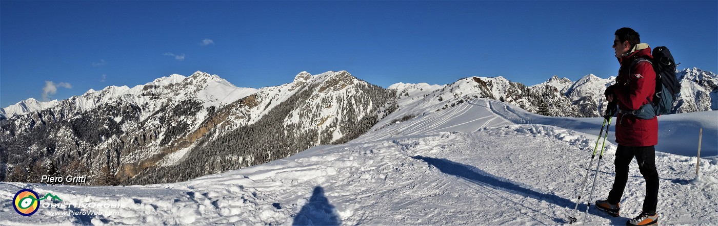 44 Sulle nevi al sole del Torcola Vaga (1780 m) con vista verso Piozzo Badile, Monte Secco ...jpg